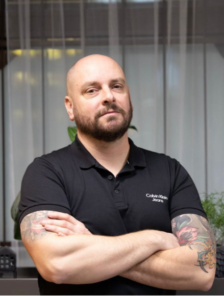 Tomáš Plánička,
 kadeřník