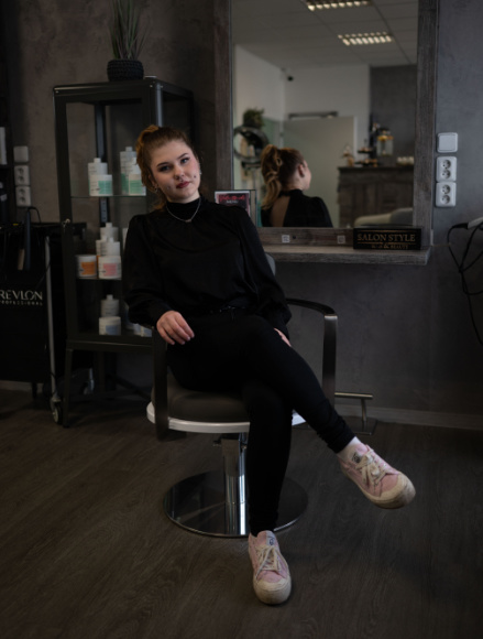 Nikol Dubnická,
 kadeřnice